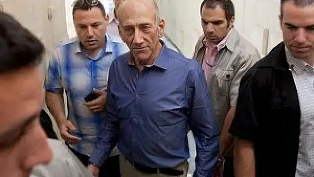 Olmert'e yolsuzluktan 6 yıl hapis