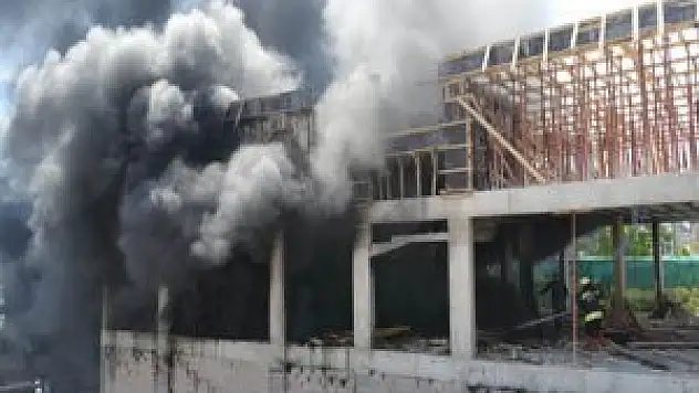 İnşaatta çıkan yangın korkuttu