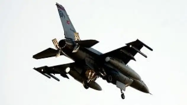 Türk jetlerine Suriye'den 'taciz'