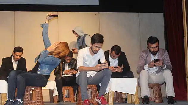 Karapınar'da 'Cehalet' konulu tiyatro oyunu sahnelendi
