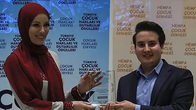 Türkiye onu Arka Sokaklar'la tanımıştı...Ünlü oyuncu tesettüre girdi