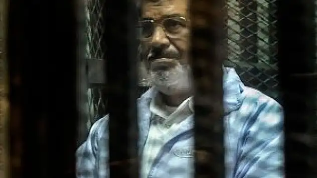 Mursi'nin duruşması ertelendi