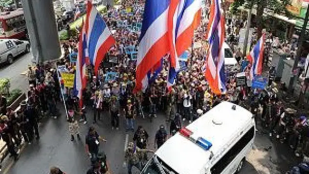 Tayland'da sıkıyönetim ilan edildi