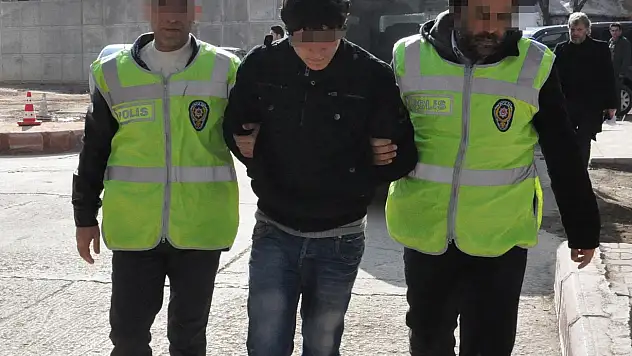 Kapkaç şüphelisini şapkası ele verdi