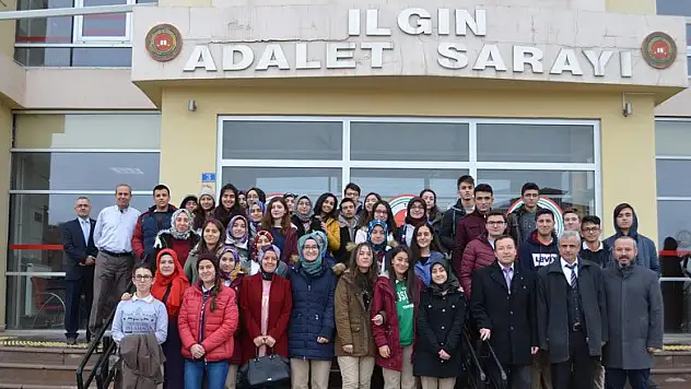 Öğrencilerden Ilgın Adliyesine ziyaret