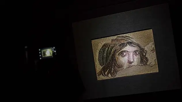 'Çingene Kızı' mozaiğinin parçaları sergiye hazırlanıyor