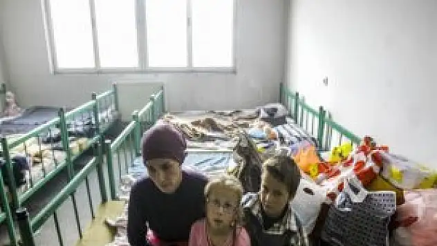 Bosna Hersek için 100 tır mobilya