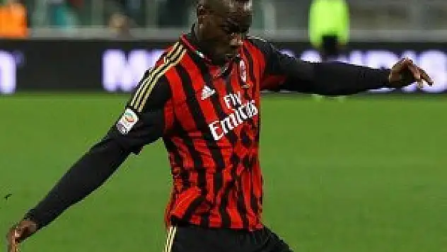 Balotelli'ye ırkçı saldırı