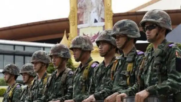 Hükümet karşıtları sıkıyönetimi destekliyor