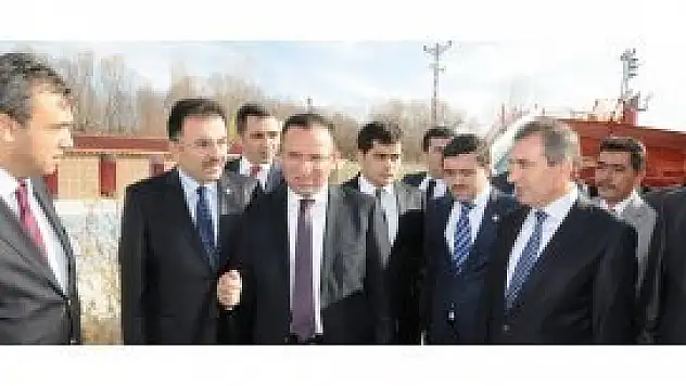 Üniformalı öğrenciler de sivilleşmeli