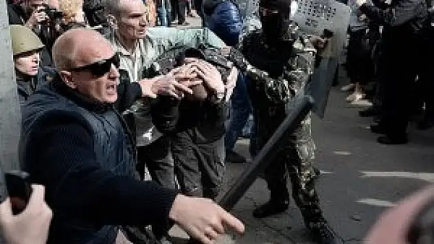 Donetsk'te askerlere saldırı