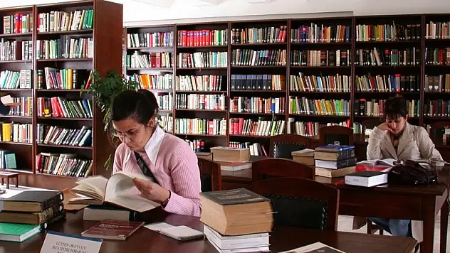 'Türklerin az okuduğuyla ilgili algı oluşturuluyor'