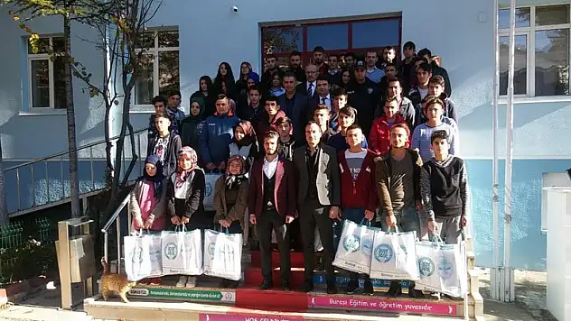 Derebucak'ta öğrencilere kışlık bot desteği