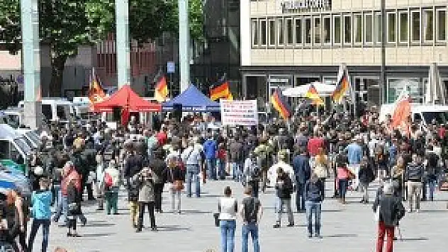 Köln polisi Nazi sembollü 'çirkin' dövizlerle ilgili inceleme başlattı