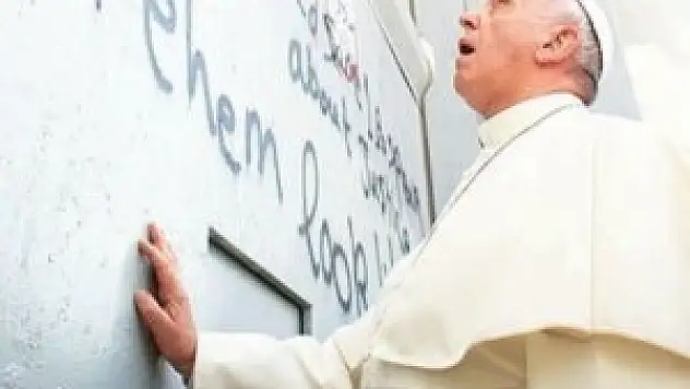 Utanç Duvarında bir Papa