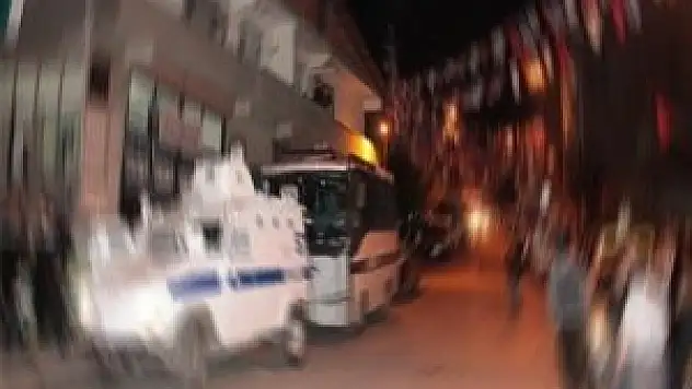Polis panzeri tırla çarpıştı: 3 yaralı