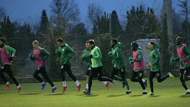 Konyaspor'da Akhisar mesaisi başladı