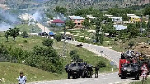 Diyarbakır-Bingöl karayolunda izinsiz gösteri