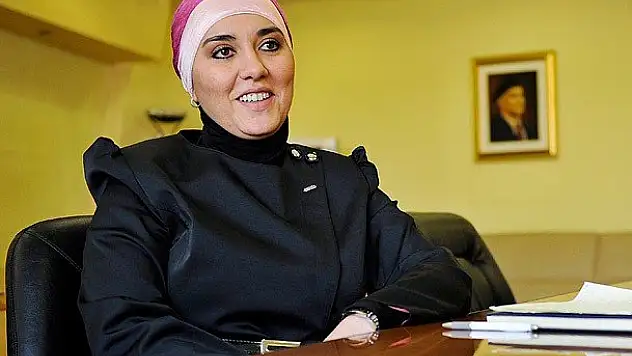 Avrupa'nın ilk başörtülü başkanı Bosna'dan