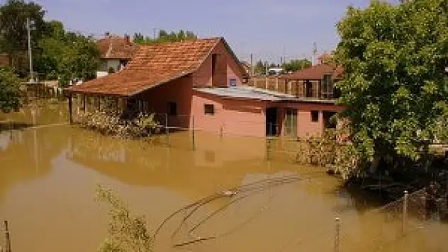 Bosna'da olağanüstü hal kaldırıldı