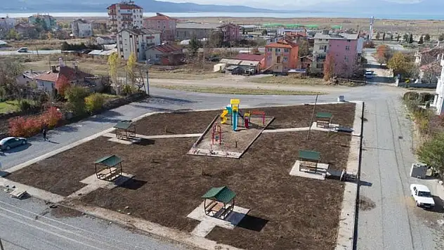 Beyşehir Belediyesi'nin park çalışmaları sürüyor