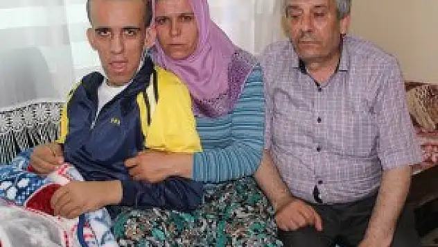 15 yaşında 12 kez ameliyat oldu