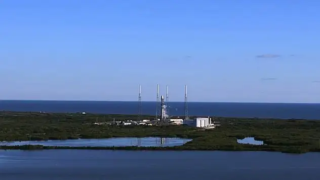 SpaceX uzaya ilk askeri uydusunu gönderdi