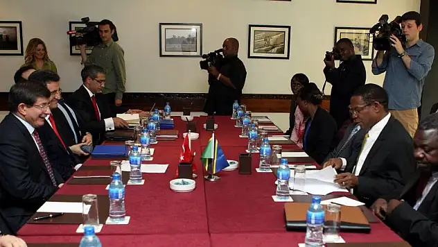 Davutoğlu Tanzanya'da