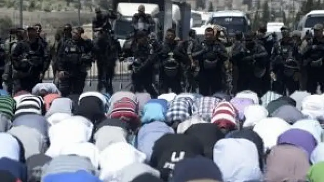 İsrail polisi Türkleri de Mescid-i Aksa'ya sokmadı