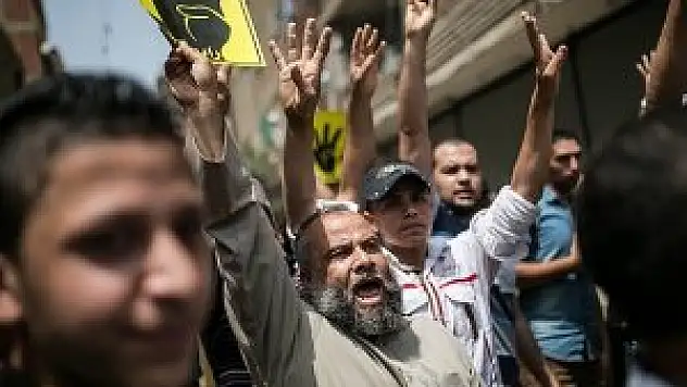 Kahire'de darbe karşıtı gösterilerde kan aktı