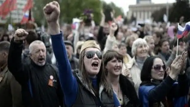 Donetsk'te Ukrayna ordusu protesto edildi