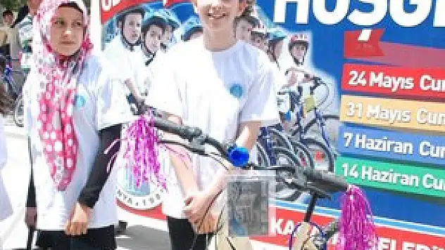 Yarışta kazandığı bisikleti Soma için bağışladı
