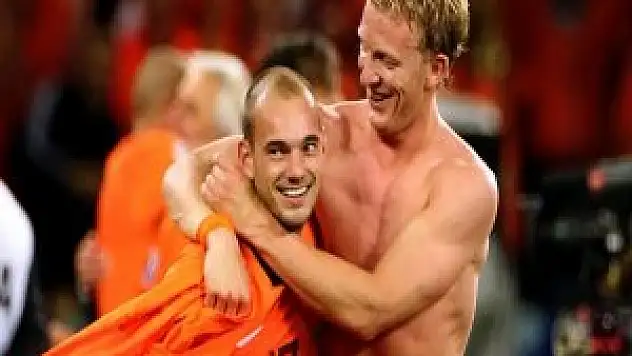 Sneijder ve Kuyt kadroda kaldı