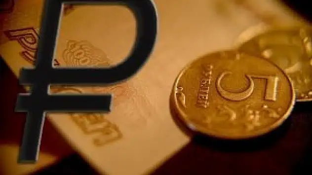 Kırım'da artık sadece Rus rublesi geçerli