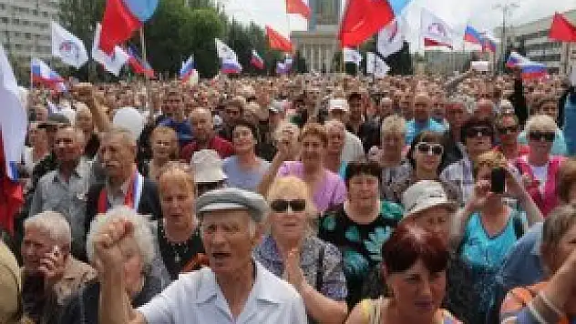 Donetsk'te 'çocuklarımızı koruyun' mitingi