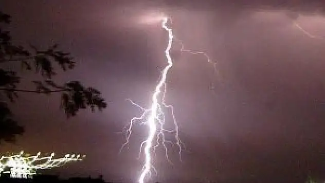 Yıldırım düştü: 13 ölü