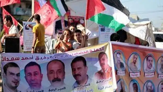 Açlık grevi yapan 70 Filistinli tutuklu hastaneye kaldırıldı