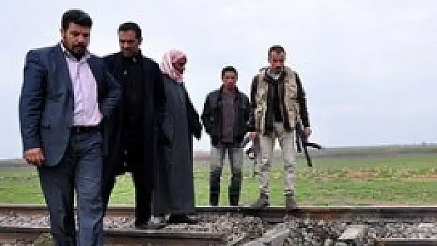 Sınırda yük trenine bombalı saldırı