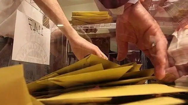 Sadece 4 oyla seçimi kazandı!