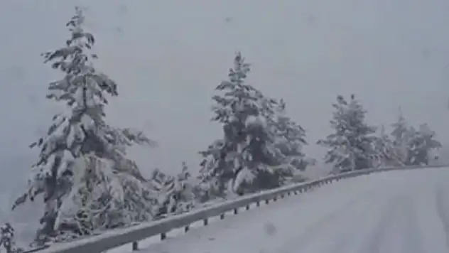 Anadolu Selçukspor, kar üzerinde güçlükle ilerliyor! VİDEO