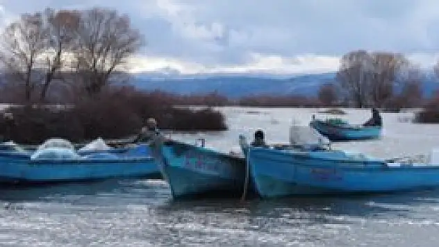Beyşehir'de balıkçılar zor günler yaşıyor