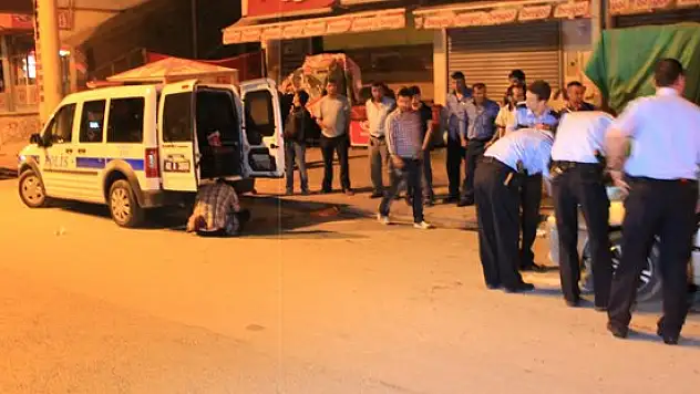 TRAFİKTE SATIRLI YOL VERME KAVGASI