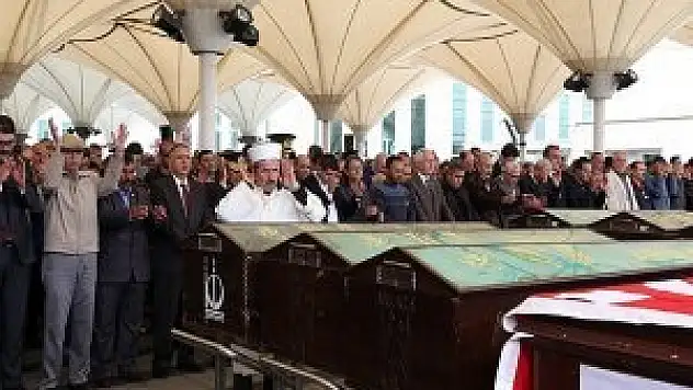 Afganistan'da ölen Türkler toprağa verildi