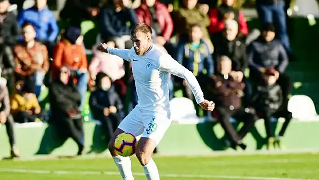 Opanasenko sağ beke geçecek