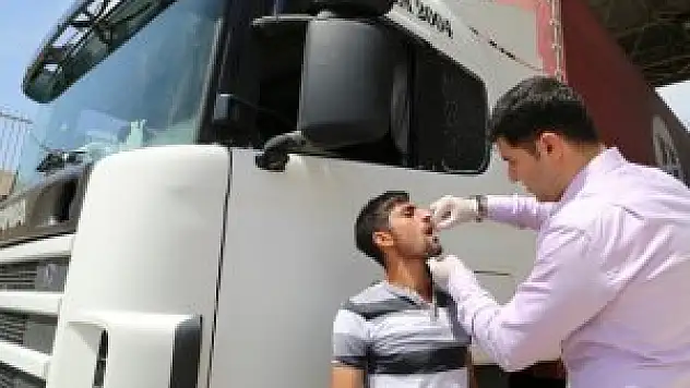 Suriye'ye giden Tır şoförlerine çocuk felci aşılı önlem