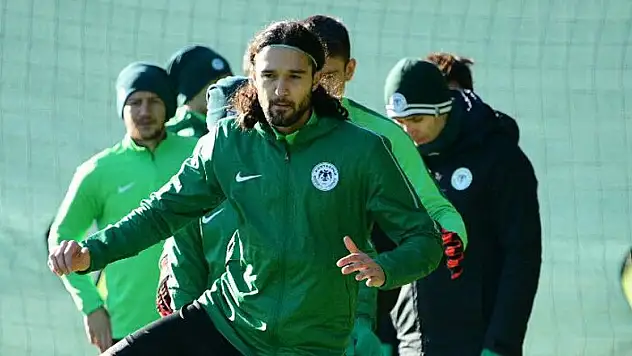 Konyaspor'un solunda tatlı rekabet!