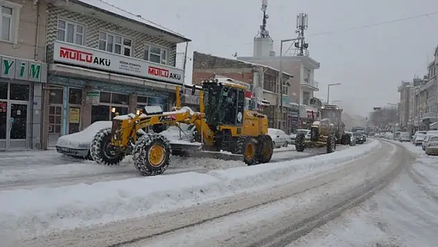 Karapınar'da kar temizleme çalışması