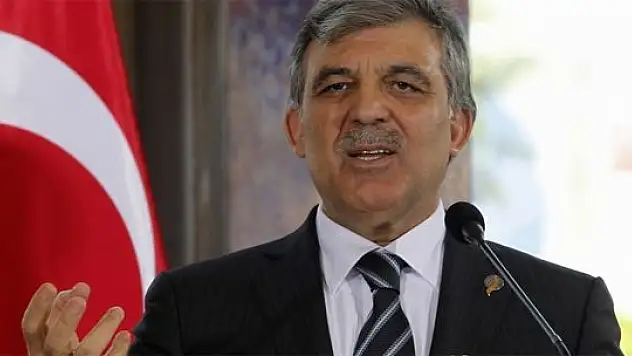 Gül'den bayrak tepkisi: Şiddetle kınıyorum