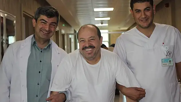 Kırılan kalça kemikleri 30 vidayla birleştirildi