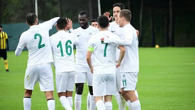 Konyaspor, İstanbulspor'u mağlup etti